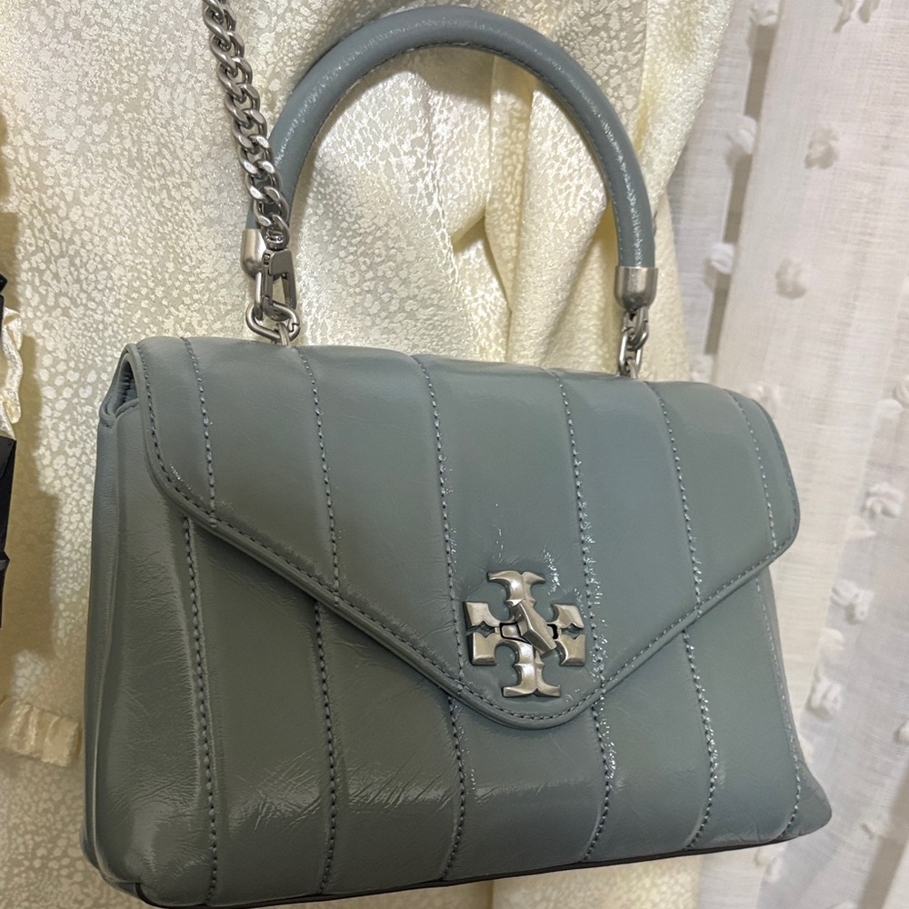 Tory Burch🍀light Gray Small Kira chain Quilted Leather Crossbody Bag-Beautiful - Picture 6 of 14